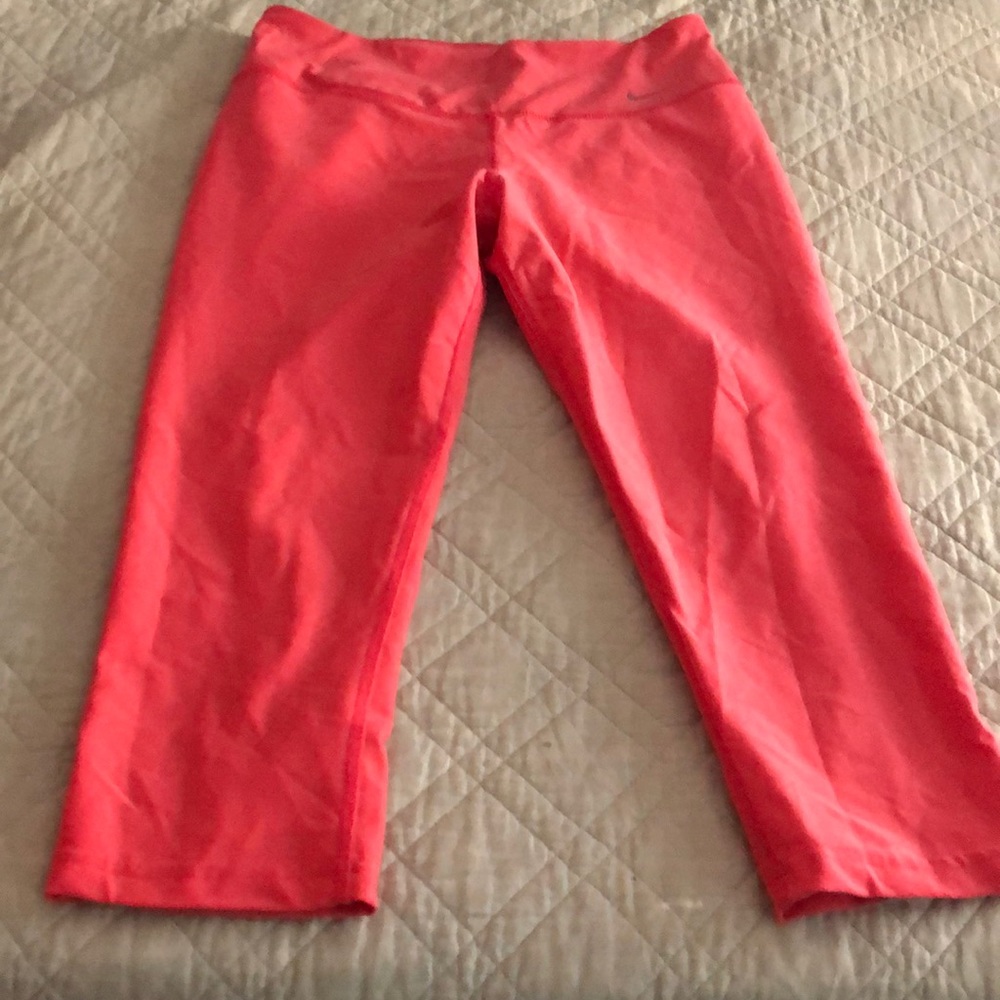 Nike cropped compression leggings size medium